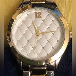(180)OPI Quilted Rhinestone Silver Tone Chunky Watch